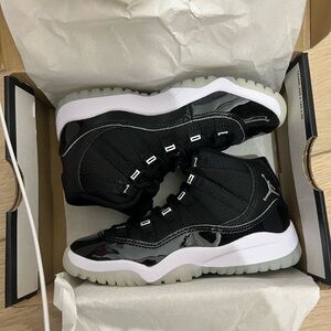 Jordan Retro 11 Black and White Sneakers